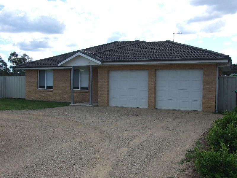 2/14 Paxton Street, Denman NSW 2328