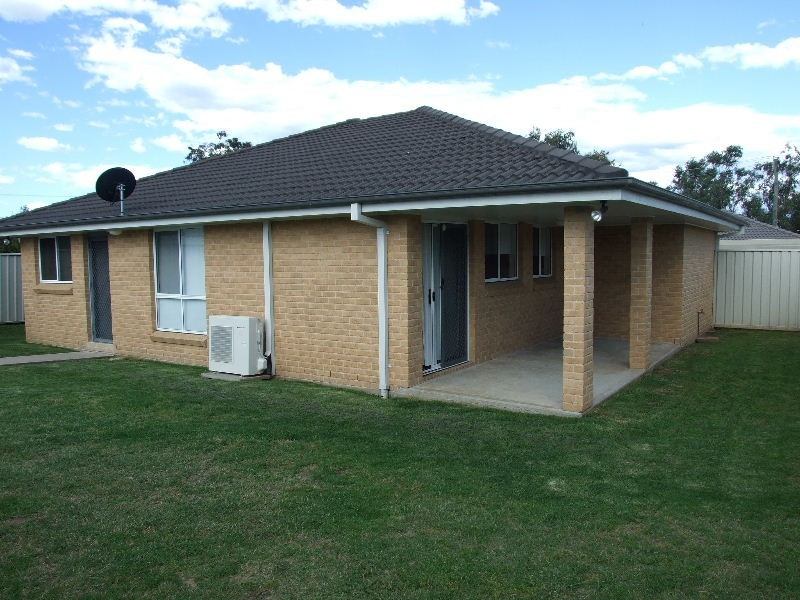 2/14 Paxton Street, Denman NSW 2328