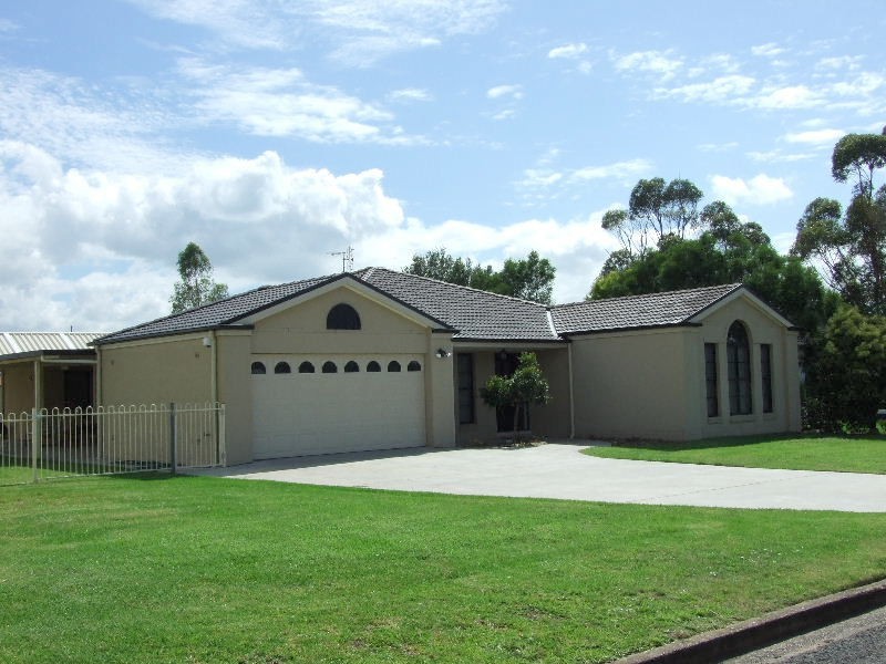 8 Kenilworth Street, Denman NSW 2328