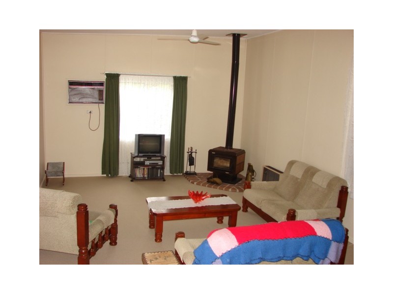 18 Walker Street, Aberdeen NSW 2336