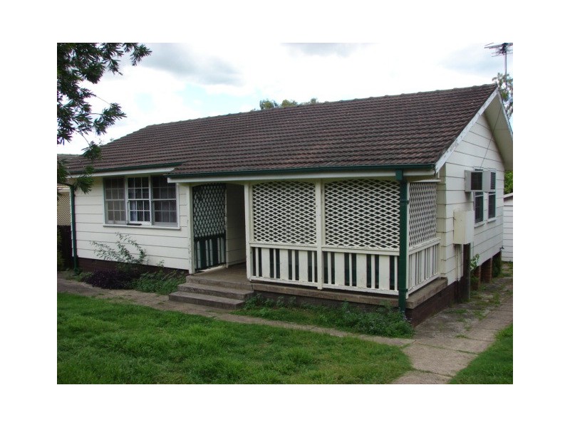 18 Anzac Parade, Muswellbrook NSW 2333