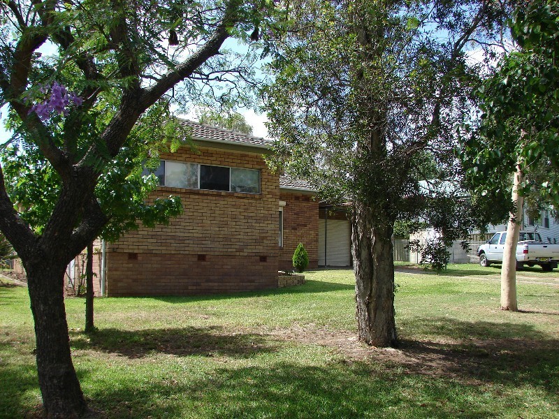 2 Adams Street, Muswellbrook NSW 2333