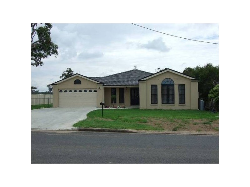 8 Kenilworth Street, Denman NSW 2328
