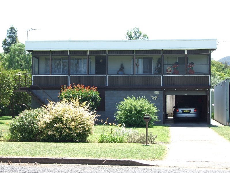 12 Hyde Street, Denman NSW 2328