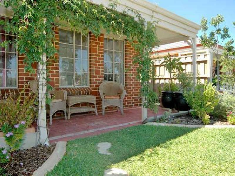 18 Halpin Circle, Ellenbrook WA 6069