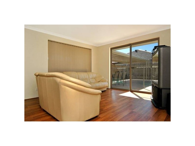 18 Halpin Circle, Ellenbrook WA 6069