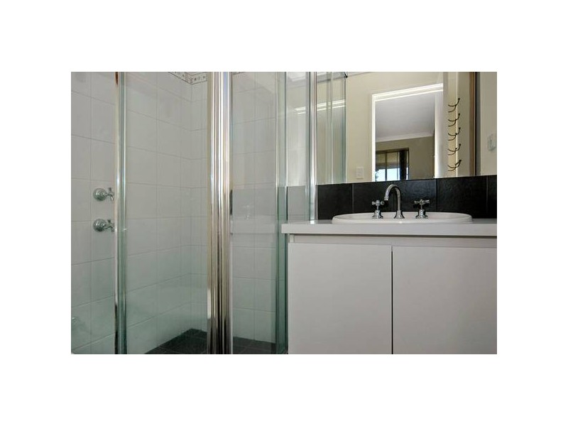 18 Halpin Circle, Ellenbrook WA 6069