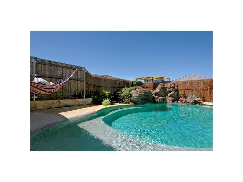 18 Halpin Circle, Ellenbrook WA 6069