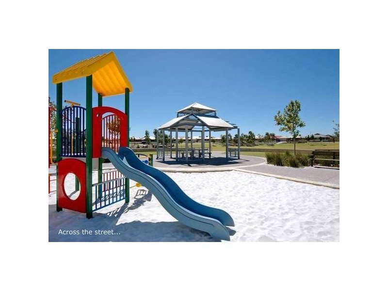 18 Halpin Circle, Ellenbrook WA 6069