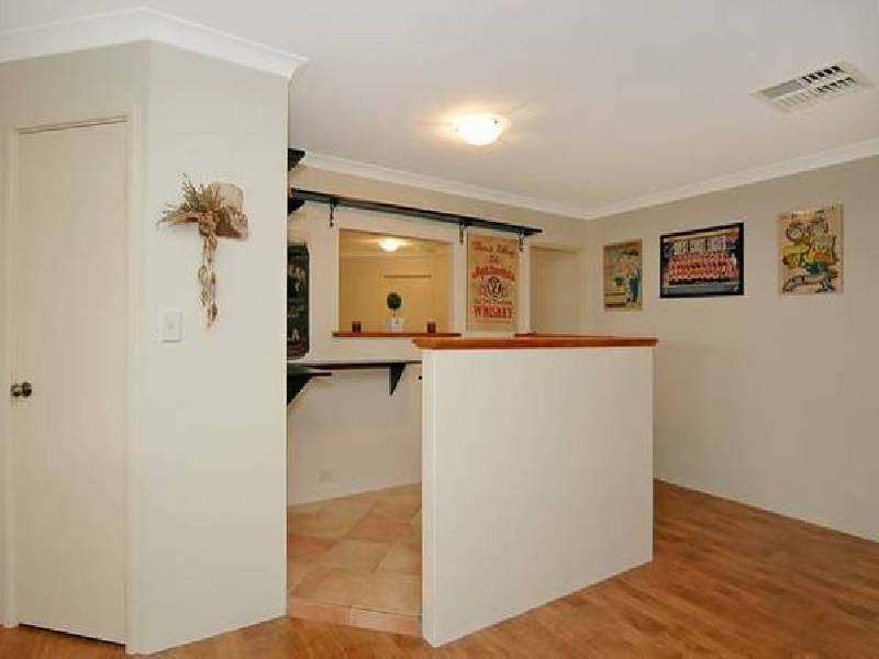 4 Carinta Court, Ellenbrook WA 6069