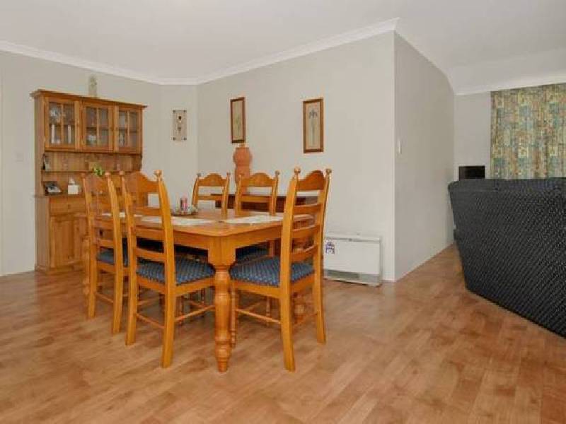 4 Carinta Court, Ellenbrook WA 6069