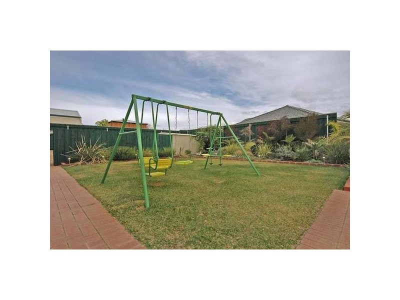 4 Carinta Court, Ellenbrook WA 6069