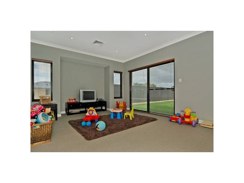 12 Deveraux Crescent, Ellenbrook WA 6069