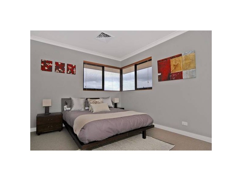 12 Deveraux Crescent, Ellenbrook WA 6069