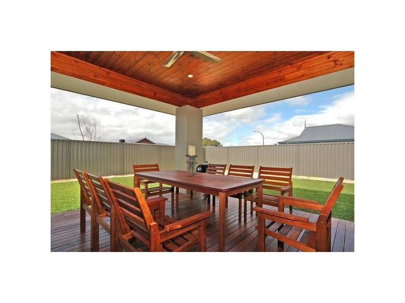 12 Deveraux Crescent, Ellenbrook WA 6069