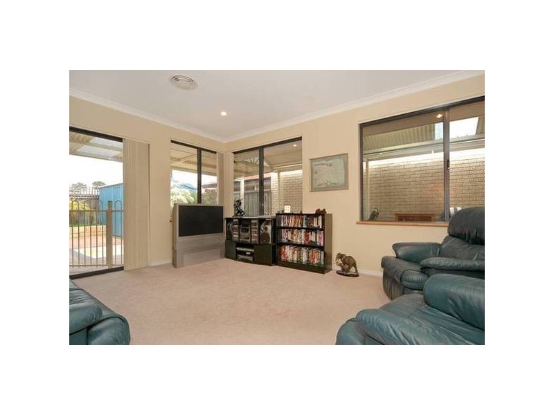 35 Vaucluse Crescent, Ellenbrook WA 6069