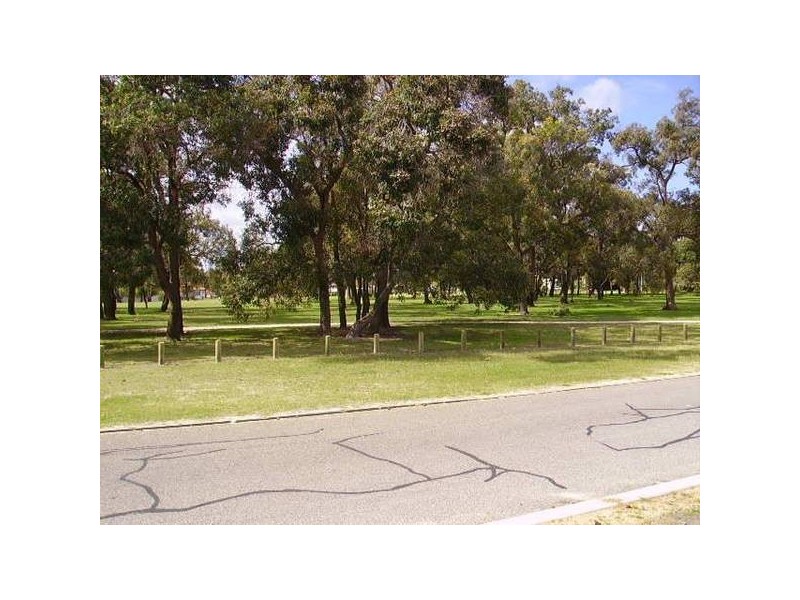 15 Ferrier St, Swan View WA 6056