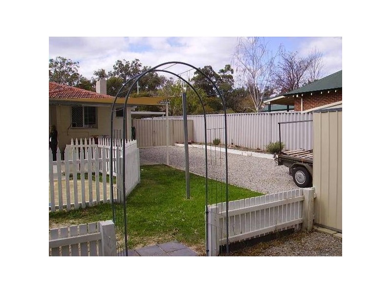 15 Ferrier St, Swan View WA 6056