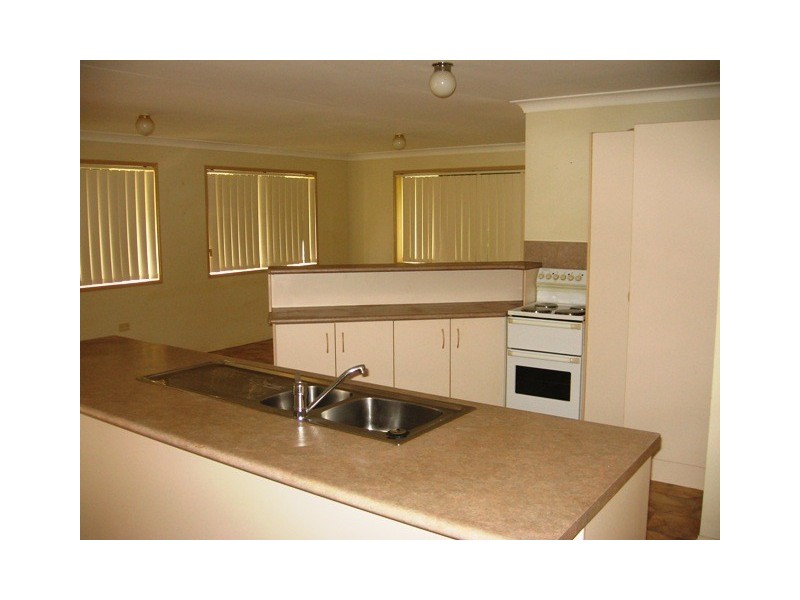 6 Hitchcock Lane, Keppel Sands QLD 4702