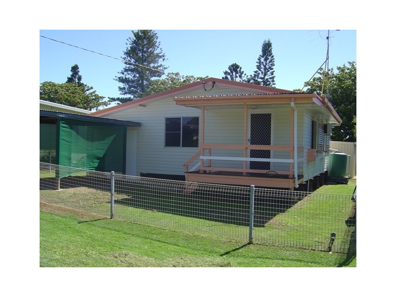 11 Meadow Street, Keppel Sands QLD 4702