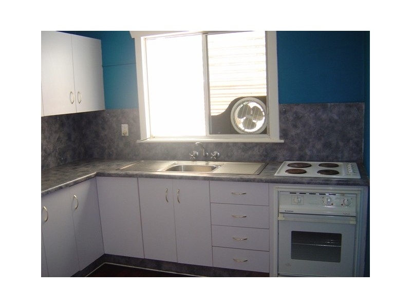 11 Meadow Street, Keppel Sands QLD 4702