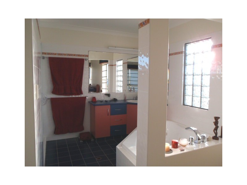 64 Paradise Way, Emu Park QLD 4710