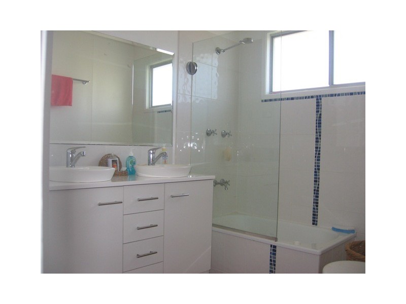1 Cnr Keppel & Wood Streets, Emu Park QLD 4710