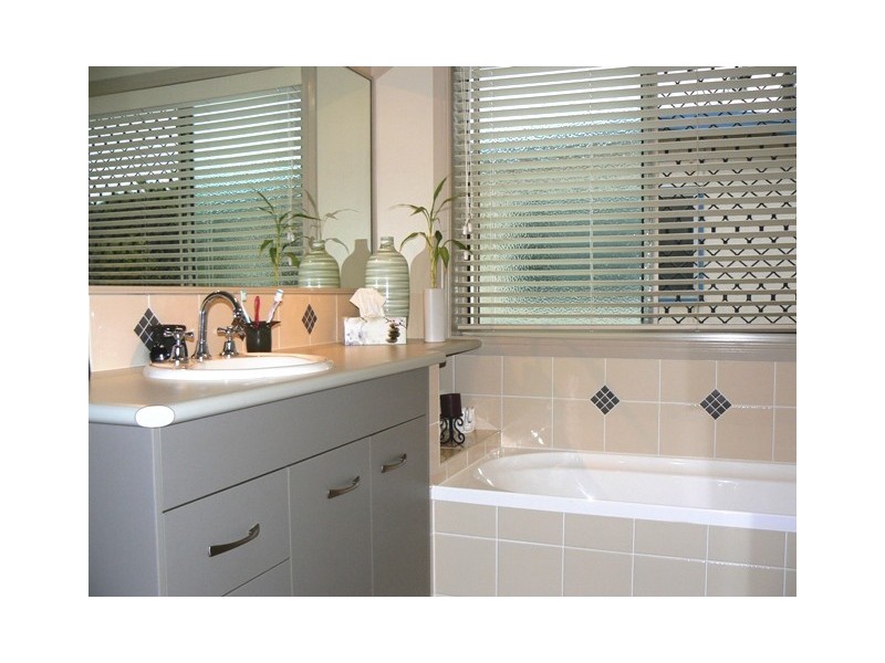 15 Arthur Street, Zilzie QLD 4710