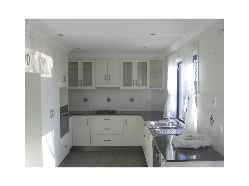 2/64 Hewitt Street, Emu Park QLD 4710