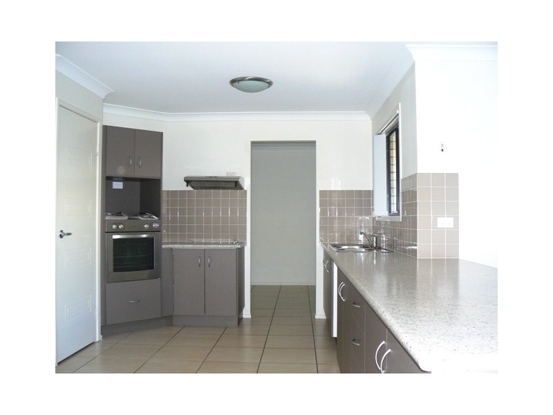 19 Discovery Crescent, Rosslyn QLD 4703