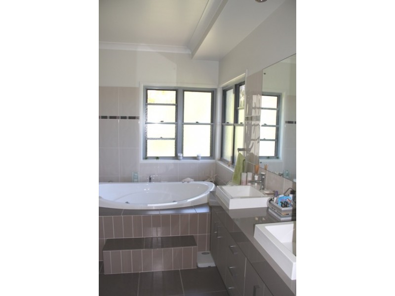 10 Hillside Court, Zilzie QLD 4710