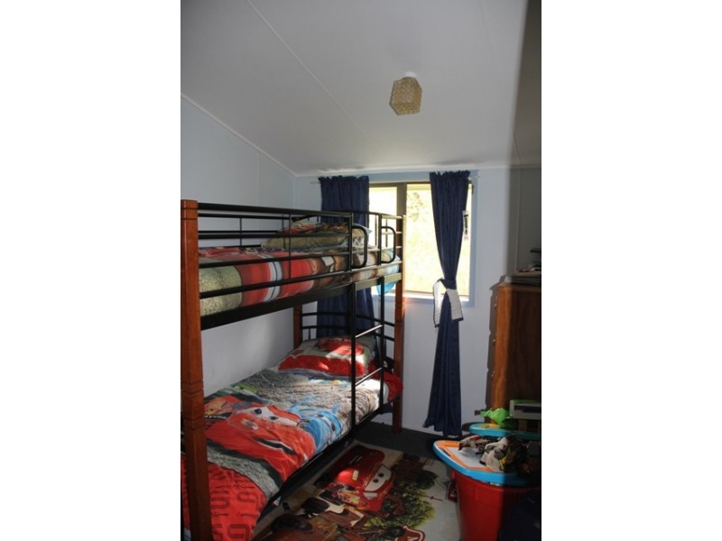 7 Cemetery Road, Cawarral QLD 4702