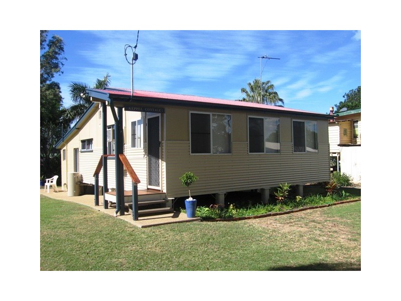 7 Limpus Avenue, Keppel Sands QLD 4702