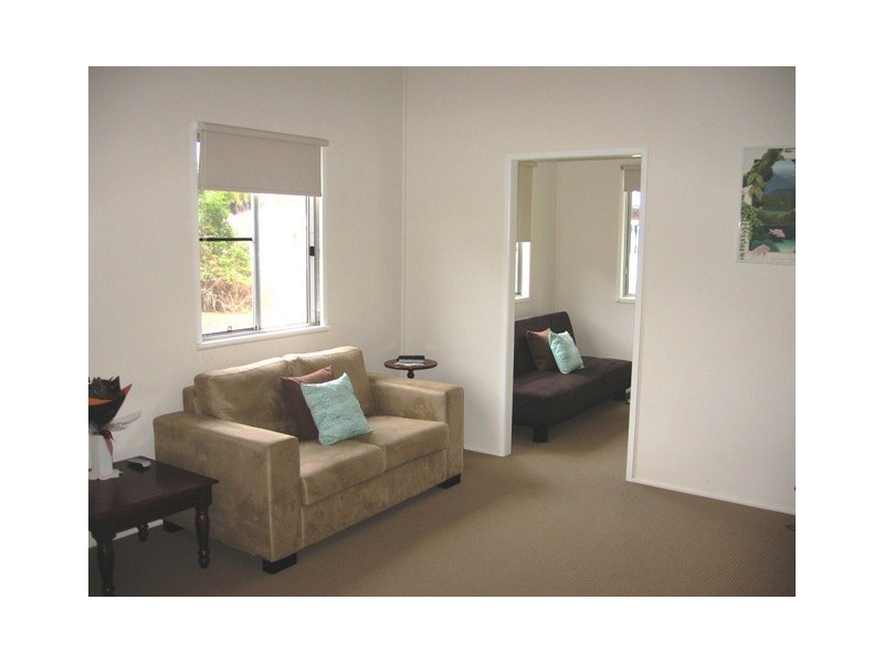 7 Limpus Avenue, Keppel Sands QLD 4702