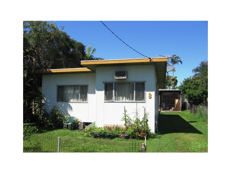 8 Meadow Street, Keppel Sands QLD 4702