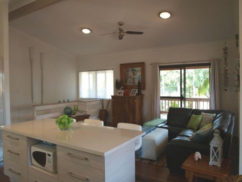 4 Thomas Street, Emu Park QLD 4710