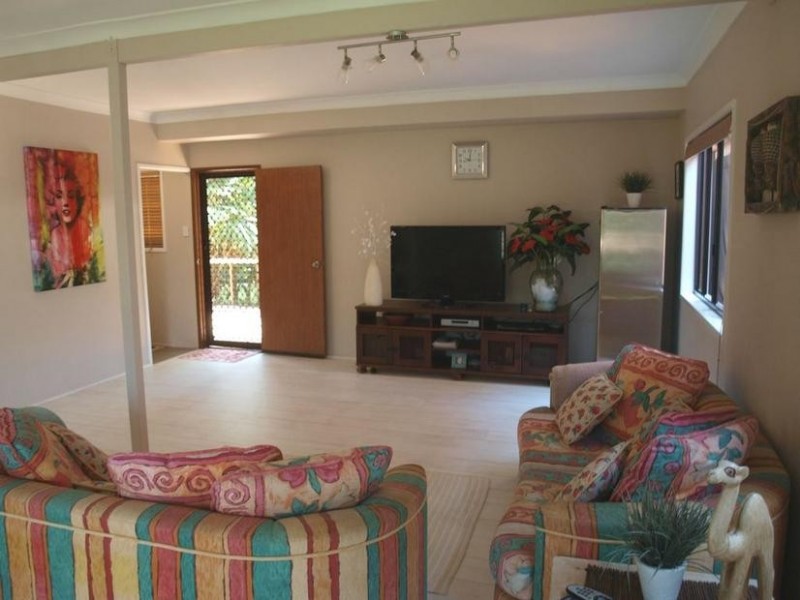 4 Thomas Street, Emu Park QLD 4710