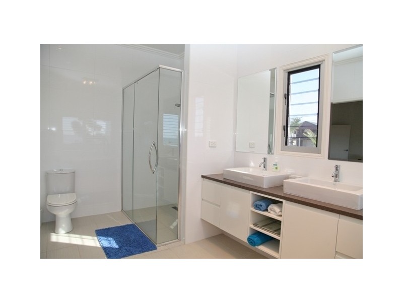 1/2 Richard Street, Emu Park QLD 4710