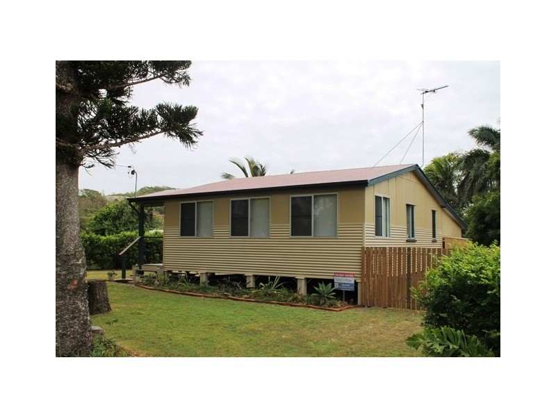 7 Limpus Avenue, Keppel Sands QLD 4702
