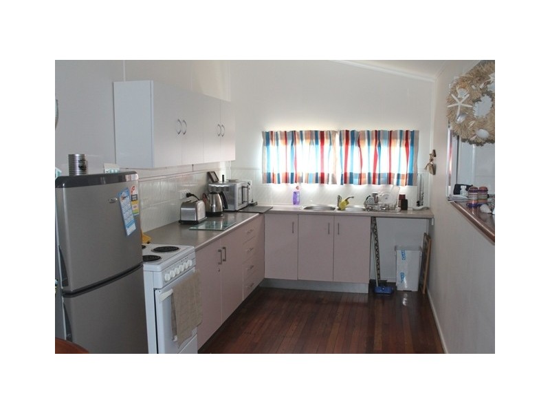 7 Limpus Avenue, Keppel Sands QLD 4702