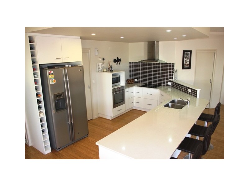 6 Parkview Drive, Rosslyn QLD 4703