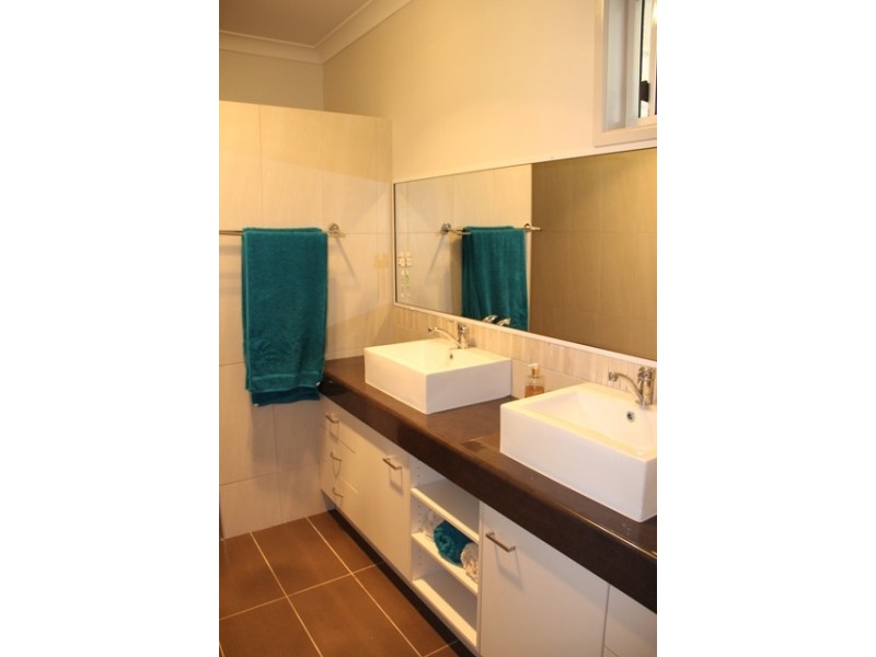 6 Parkview Drive, Rosslyn QLD 4703