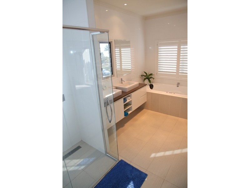 1/2 Richard Street, Emu Park QLD 4710