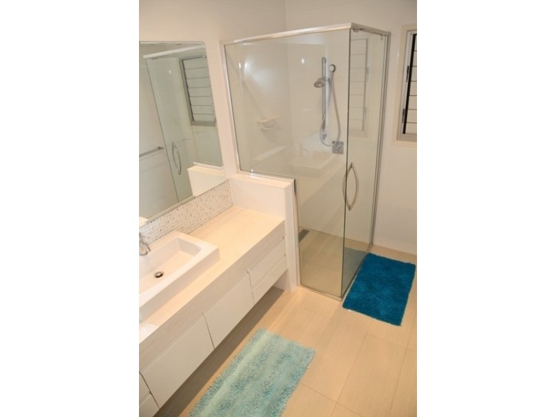 1/2 Richard Street, Emu Park QLD 4710