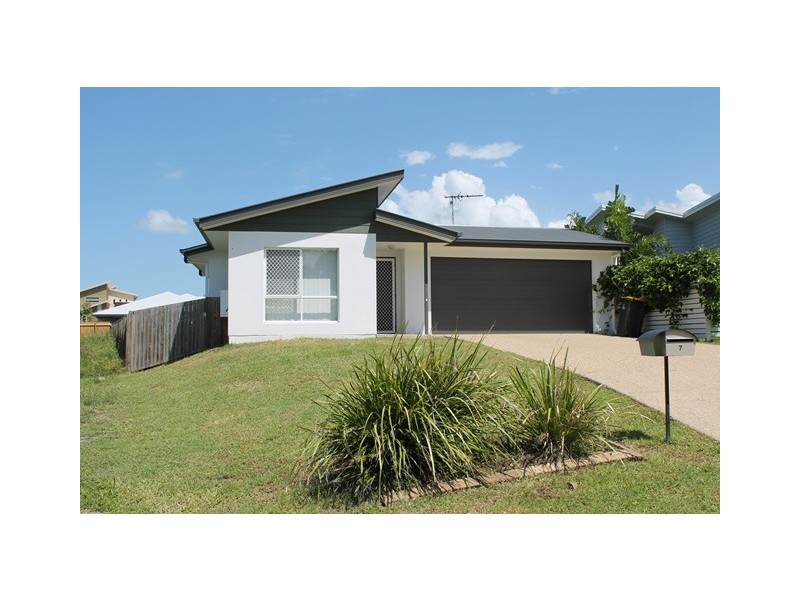 7 Hillside Court, Zilzie QLD 4710