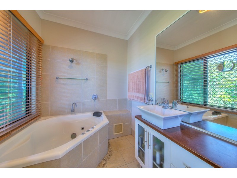40 Paradise Way, Emu Park QLD 4710
