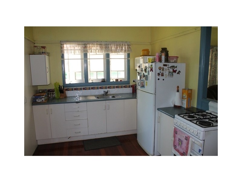 11 Bourke Street, Park Avenue QLD 4701