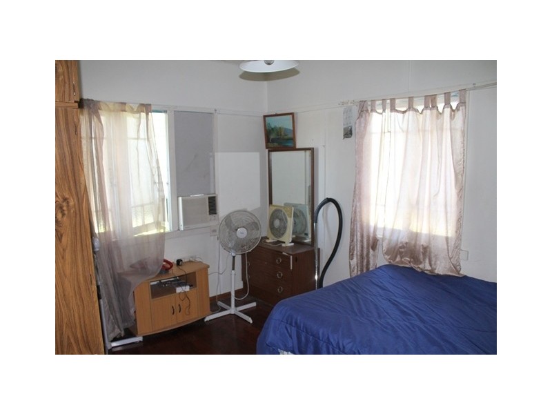 11 Bourke Street, Park Avenue QLD 4701