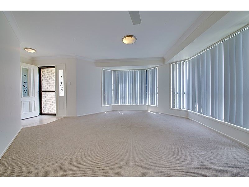 19 Discovery Crescent, Rosslyn QLD 4703