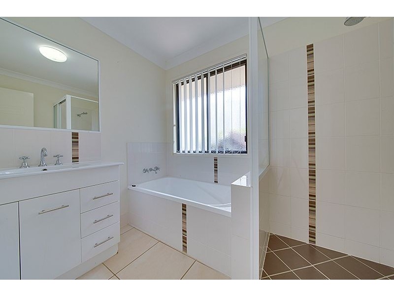 19 Discovery Crescent, Rosslyn QLD 4703